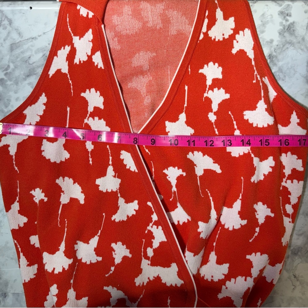 Diane Von Furstenberg Red & White Sleeveless floral sweater Wrap Dress with Belt - Picture 4 of 7